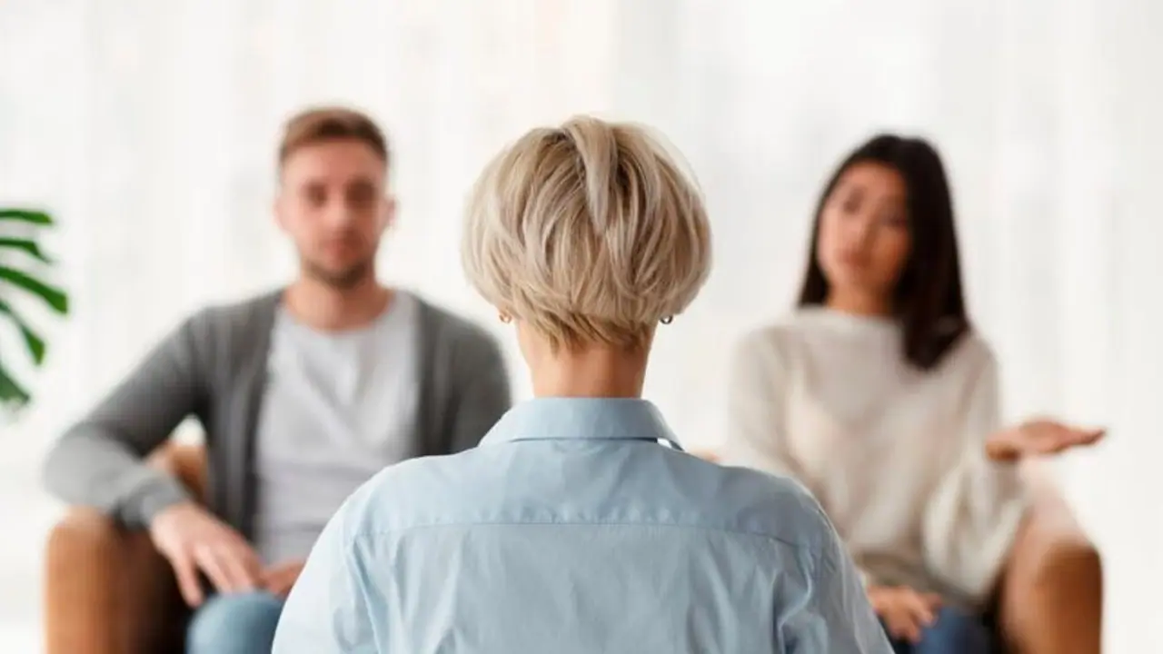 ಜತೆಗಿದ್ದೂ ನಿಮ್ಮ ಯಶಸ್ಸನ್ನು ಸಹಿಸದ ಮಂದಿ ಹೇಗೆಲ್ಲ ವರ್ತಿಸುತ್ತಾರೆ! ಬೆನ್ನಿಗೆ ಚೂರಿಗೆ ಹಾಕೋರು ಇವರು!