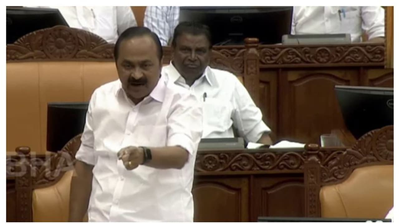 'ക്രിമിനൽ ഗൂഢാലോചന തുടങ്ങുന്നത് പരാതിക്കാരി മുഖ്യമന്ത്രിയെ കണ്ടതിന് ശേഷം': വി ഡി സതീശൻ 'ക്രിമിനൽ ഗൂഢാലോചന തുടങ്ങുന്നത് പരാതിക്കാരി മുഖ്യമന്ത്രിയെ കണ്ടതിന് ശേഷം': വി ഡി സതീശൻ