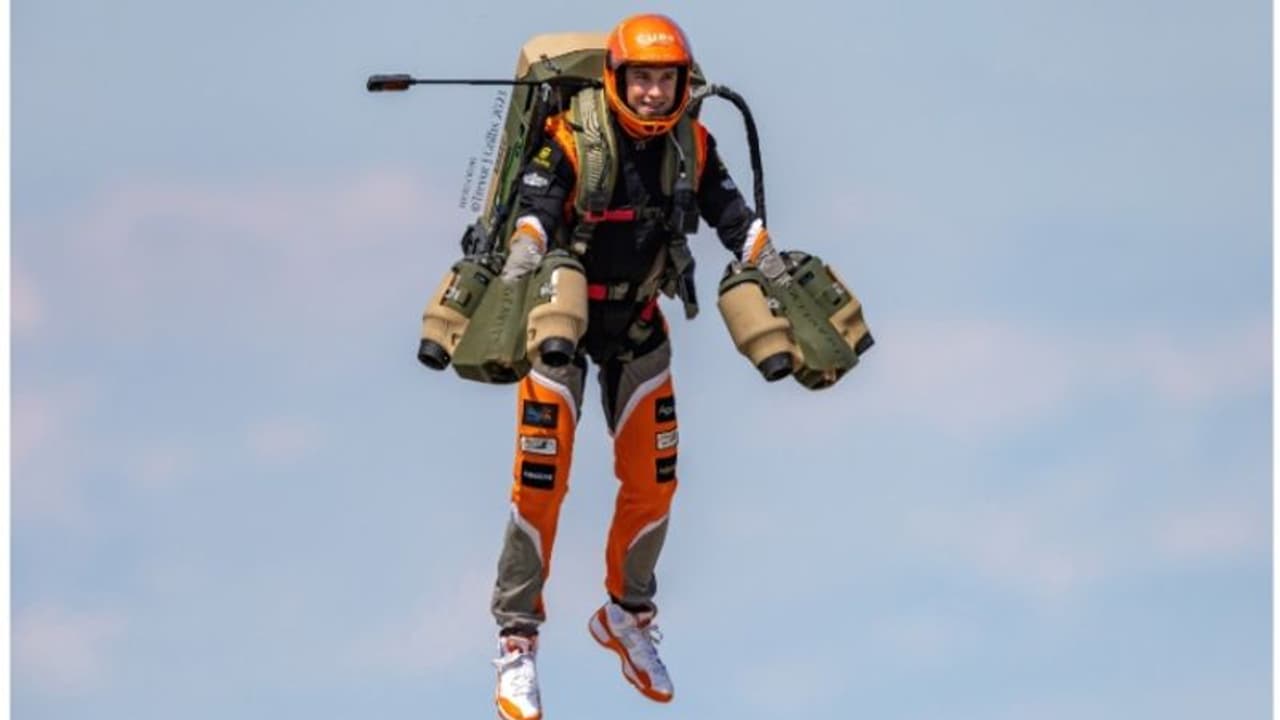 പറക്കും മനുഷ്യനെ അടുത്തു കാണാന്‍ അവസരം; പൊതുജനങ്ങൾക്കായുള്ള രാജ്യത്തെ ആദ്യ പ്രദർശനം കേരളത്തില്‍