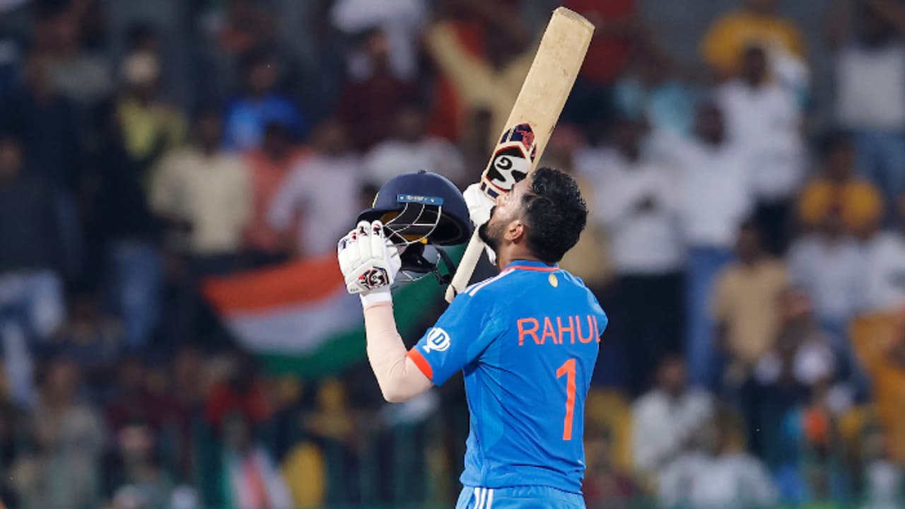 INDvsAUS 1st ODI: టాస్ గెలిచిన టీమిండియా.. ఆ నలుగురిపైనే ఫోకస్... INDvsAUS 1st ODI: టాస్ గెలిచిన టీమిండియా.. ఆ నలుగురిపైనే ఫోకస్...