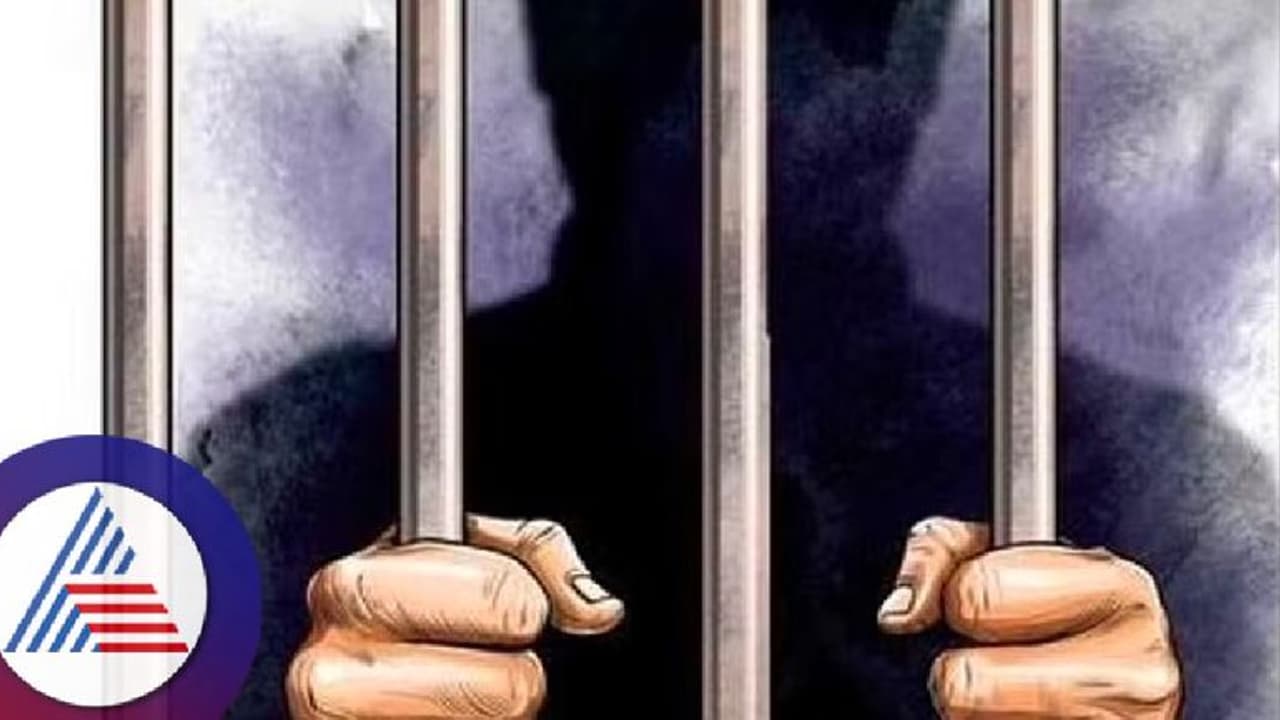 బ్యాంకు దోపిడీకి ప్లాన్ వేసి.. పోలీసు లాకప్‌లోకి వెళ్లినట్టు.. బ్యాంకు బయటి నుంచి తాళం వేయడంతో గిలగిల..