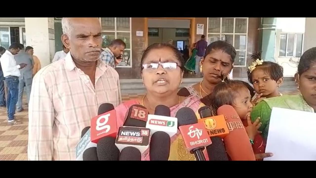 வேலை வாங்கி தருவதாகக் கூறி ரூ.6 லட்சம் மோசடி; அமைச்சரின் உதவியாளர் மீது பெண் பரபரப்பு குற்றச்சாட்டு வேலை வாங்கி தருவதாகக் கூறி ரூ.6 லட்சம் மோசடி; அமைச்சரின் உதவியாளர் மீது பெண் பரபரப்பு குற்றச்சாட்டு