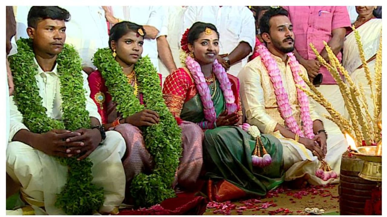 മകളുടെ വിവാഹവേദിയിൽ ആദിവാസി യുവതിയുടെ വിവാഹം കൂടി നടത്തി റാന്നി പഞ്ചായത്ത് പ്രസിഡന്റ് കെ.ആർ. പ്രകാശ് മകളുടെ വിവാഹവേദിയിൽ ആദിവാസി യുവതിയുടെ വിവാഹം കൂടി നടത്തി റാന്നി പഞ്ചായത്ത് പ്രസിഡന്റ് കെ.ആർ. പ്രകാശ്