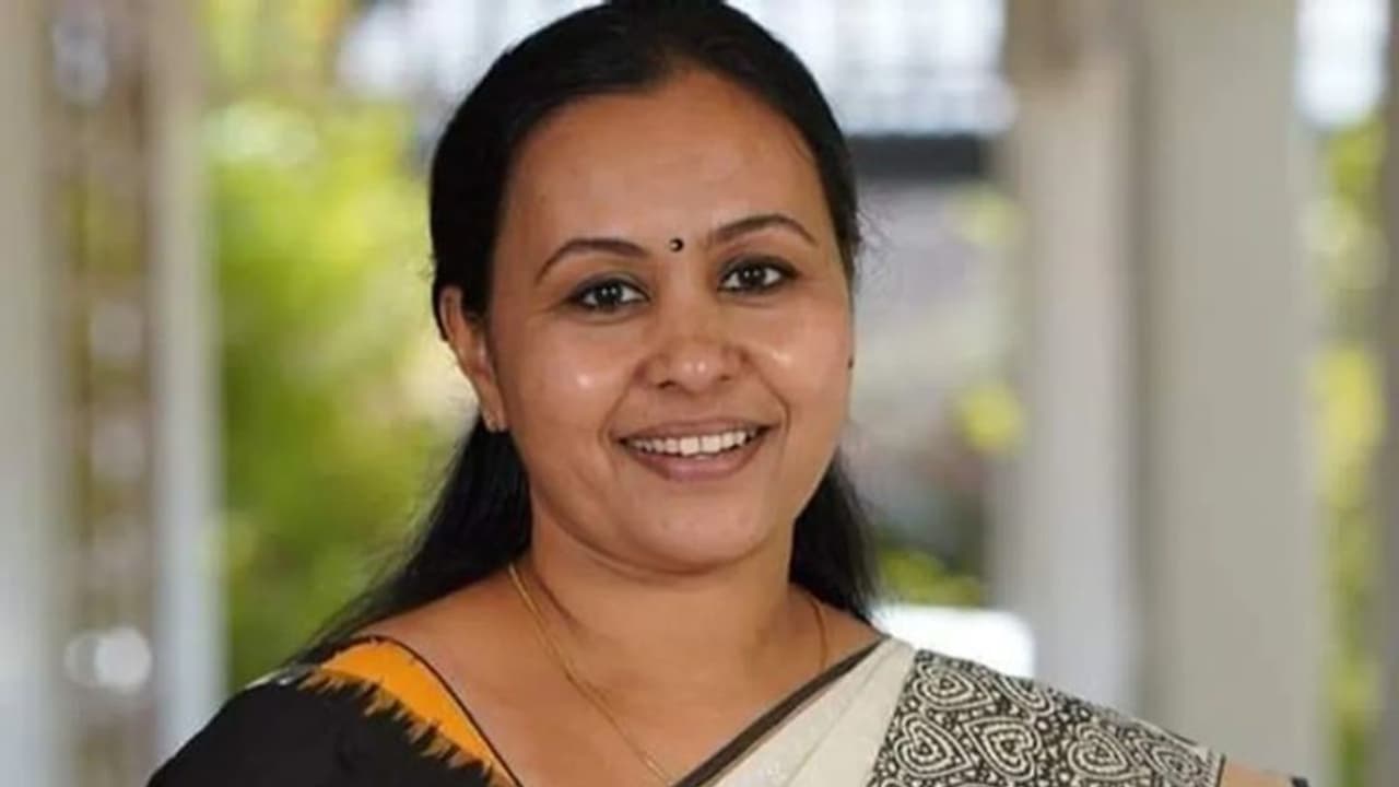 கேரளாவில் நிபா வைரஸ் அலர்ட்: சுகாதாரத்துறை அமைச்சர் உயர்மட்ட ஆலோசனை!