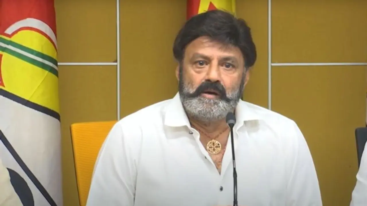 హిందూపురంలో బాలకృష్ణపై మహిళను పోటీకి దింపుతున్న వైసీపీ.. హిందూపురంలో బాలకృష్ణపై మహిళను పోటీకి దింపుతున్న వైసీపీ..