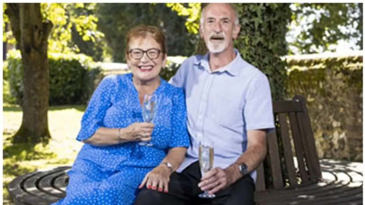 30 വർഷത്തേക്ക് പ്രതിമാസം 10 ലക്ഷം രൂപയുടെ ലോട്ടറി സമ്മാനം; 70 കാരിക്ക് ജന്മദിനത്തിൽ കൈവന്നത് മഹാഭാഗ്യം !