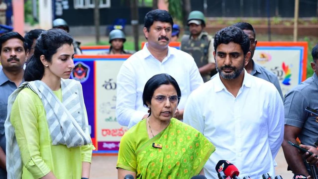 నా భర్త ఐదు కిలోల బరువు తగ్గారు.. ఆందోళనగా ఉంది.. భువనేశ్వరి నా భర్త ఐదు కిలోల బరువు తగ్గారు.. ఆందోళనగా ఉంది.. భువనేశ్వరి