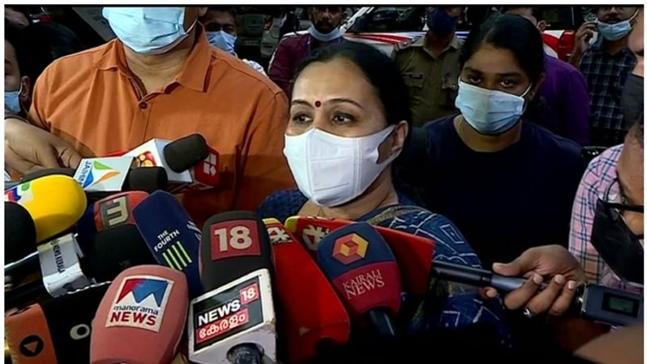 നിപ ആശങ്ക സജീവം, കേരളത്തിൽ നിപ സ്ഥിരീകരിച്ചെന്ന് കേന്ദ്രം; സ്ഥിരീകരണമായില്ലെന്ന് സംസ്ഥാനം