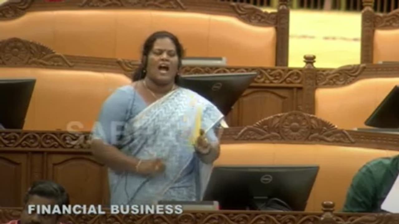 'അവിടെയിരിക്ക്, ഞാന് പറയട്ടെ...' പ്രതിപക്ഷത്തോട് ശാന്തകുമാരി എംഎല്എ, പുലിക്കുട്ടിയെന്ന് മന്ത്രി 'അവിടെയിരിക്ക്, ഞാന് പറയട്ടെ...' പ്രതിപക്ഷത്തോട് ശാന്തകുമാരി എംഎല്എ, പുലിക്കുട്ടിയെന്ന് മന്ത്രി