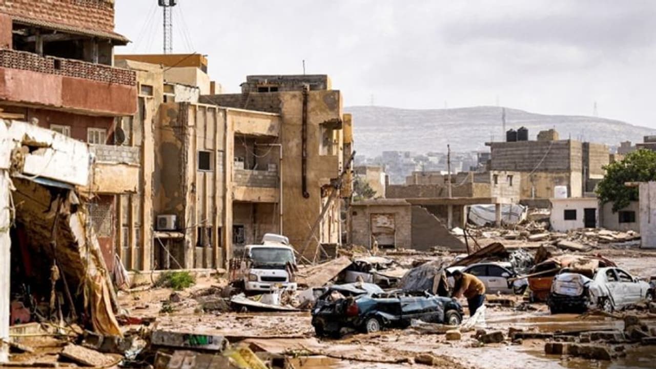 லிபியா நாட்டில் கடும் வெள்ளம்.. 10,000 பேரை காணவில்லை செஞ்சிலுவை சங்கம் அளித்த அதிர்ச்சி ரிப்போர்ட்! லிபியா நாட்டில் கடும் வெள்ளம்.. 10,000 பேரை காணவில்லை செஞ்சிலுவை சங்கம் அளித்த அதிர்ச்சி ரிப்போர்ட்!