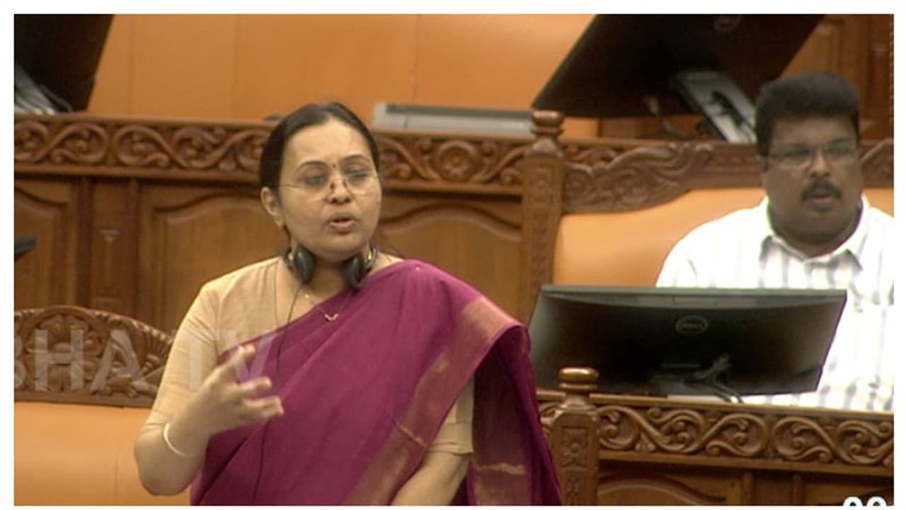 കേരളത്തിൽ നിപ പരിശോധനക്ക് സംവിധാനം ഉണ്ട്; പക്ഷേ സാങ്കേതികമായി പ്രഖ്യാപിക്കേണ്ടത് പൂനെയിൽ നിന്ന്: വീണാ ജോ‍ർജ്ജ്