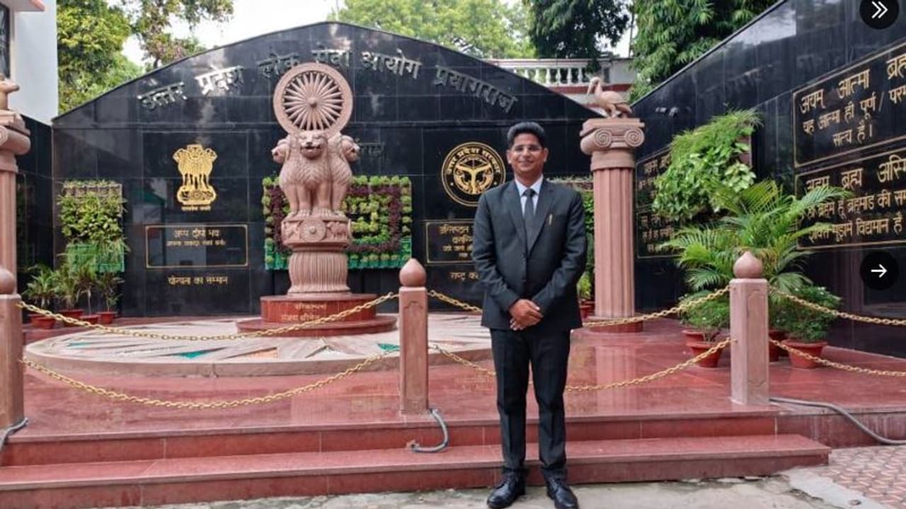 ಬೀದಿ ಬದಿ ವ್ಯಾಪಾರಿಯ ಮಗ ಈಗ ನ್ಯಾಯಾಧೀಶ : ಛಲಕ್ಕೆ ಉತ್ತಮ ಉದಾಹರಣೆ ಇವರು ಬೀದಿ ಬದಿ ವ್ಯಾಪಾರಿಯ ಮಗ ಈಗ ನ್ಯಾಯಾಧೀಶ : ಛಲಕ್ಕೆ ಉತ್ತಮ ಉದಾಹರಣೆ ಇವರು