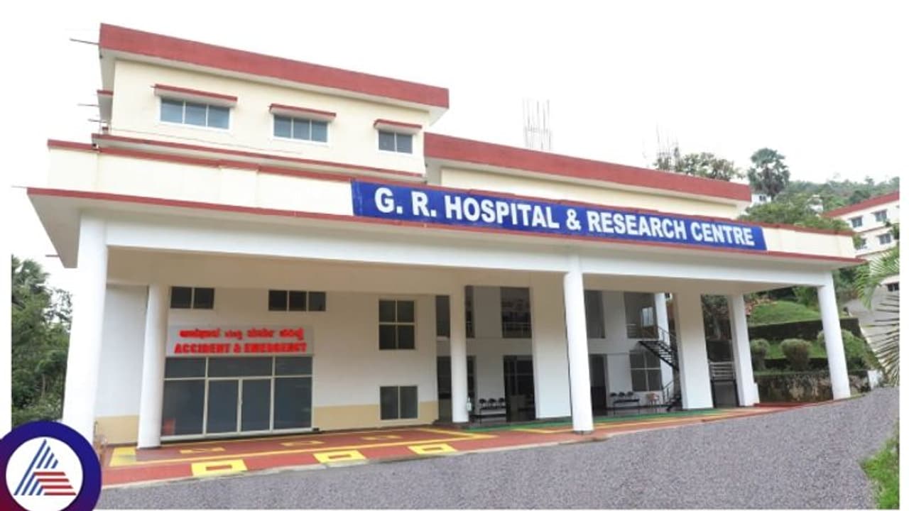 ಮಂಗಳೂರು ಕಾಲೇಜಿನಲ್ಲಿ ಎಂಬಿಬಿಎಸ್ ಪ್ರವೇಶ ವಿವಾದ, ರಾಜ್ಯ ಸರ್ಕಾರಕ್ಕೆ ಹೈಕೋರ್ಟ್ ನೋಟಿಸ್ ಮಂಗಳೂರು ಕಾಲೇಜಿನಲ್ಲಿ ಎಂಬಿಬಿಎಸ್ ಪ್ರವೇಶ ವಿವಾದ, ರಾಜ್ಯ ಸರ್ಕಾರಕ್ಕೆ ಹೈಕೋರ್ಟ್ ನೋಟಿಸ್