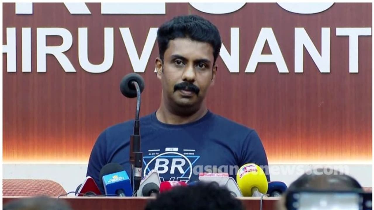 'പരാതിക്കാരി കത്തെഴുതിയിട്ടില്ല; ഉമ്മൻ ചാണ്ടിയുടെ പേര് എഴുതിച്ചേർത്തത്, പിന്നില് ഗണേഷ് കുമാറും ശരണ്യ മനോജും' 'പരാതിക്കാരി കത്തെഴുതിയിട്ടില്ല; ഉമ്മൻ ചാണ്ടിയുടെ പേര് എഴുതിച്ചേർത്തത്, പിന്നില് ഗണേഷ് കുമാറും ശരണ്യ മനോജും'