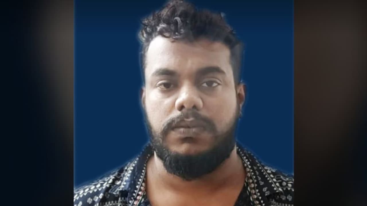 ആശുപത്രിയില് കുപ്പിവെള്ളം വാങ്ങാന് 500 രൂപയുടെ കള്ളനോട്ട്; മുഖ്യപ്രതി പിടിയില് ആശുപത്രിയില് കുപ്പിവെള്ളം വാങ്ങാന് 500 രൂപയുടെ കള്ളനോട്ട്; മുഖ്യപ്രതി പിടിയില്