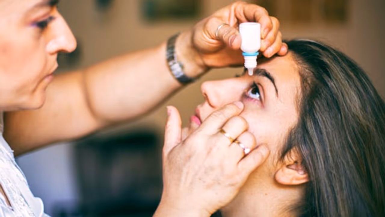 'കണ്ണ് മുഖ്യം ബിഗിലെ'; നേത്രരോഗ മരുന്നുകള്ക്ക് 5 മടങ്ങ് അധിക വിൽപ്പന 'കണ്ണ് മുഖ്യം ബിഗിലെ'; നേത്രരോഗ മരുന്നുകള്ക്ക് 5 മടങ്ങ് അധിക വിൽപ്പന