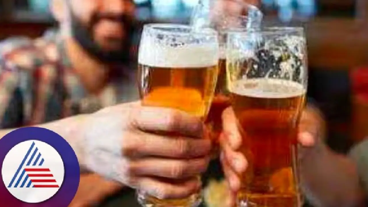 ಸಾರ್ವಜನಿಕ ಸ್ಥಳದಲ್ಲಿ ಮದ್ಯಸೇವನೆ ಮಾಡಿದ್ದನ್ನು ಪ್ರಶ್ನಿಸಿದ್ದಕ್ಕೆ ಕುಡುಕರಿಂದ ವ್ಯಕ್ತಿ ಮೇಲೆ ಹಲ್ಲೆ! ಸಾರ್ವಜನಿಕ ಸ್ಥಳದಲ್ಲಿ ಮದ್ಯಸೇವನೆ ಮಾಡಿದ್ದನ್ನು ಪ್ರಶ್ನಿಸಿದ್ದಕ್ಕೆ ಕುಡುಕರಿಂದ ವ್ಯಕ್ತಿ ಮೇಲೆ ಹಲ್ಲೆ!