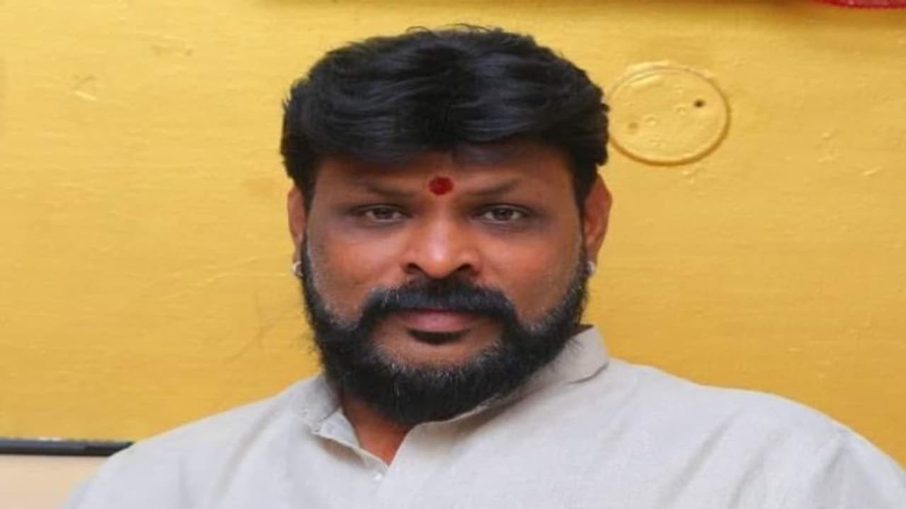 చీకోటి ప్రవీణ్ కుమార్కు గౌరవ డాక్టరేట్.. ‘మనుషుల్లాగే అన్ని ప్రాణులకూ జీవించే హక్కు’ చీకోటి ప్రవీణ్ కుమార్కు గౌరవ డాక్టరేట్.. ‘మనుషుల్లాగే అన్ని ప్రాణులకూ జీవించే హక్కు’