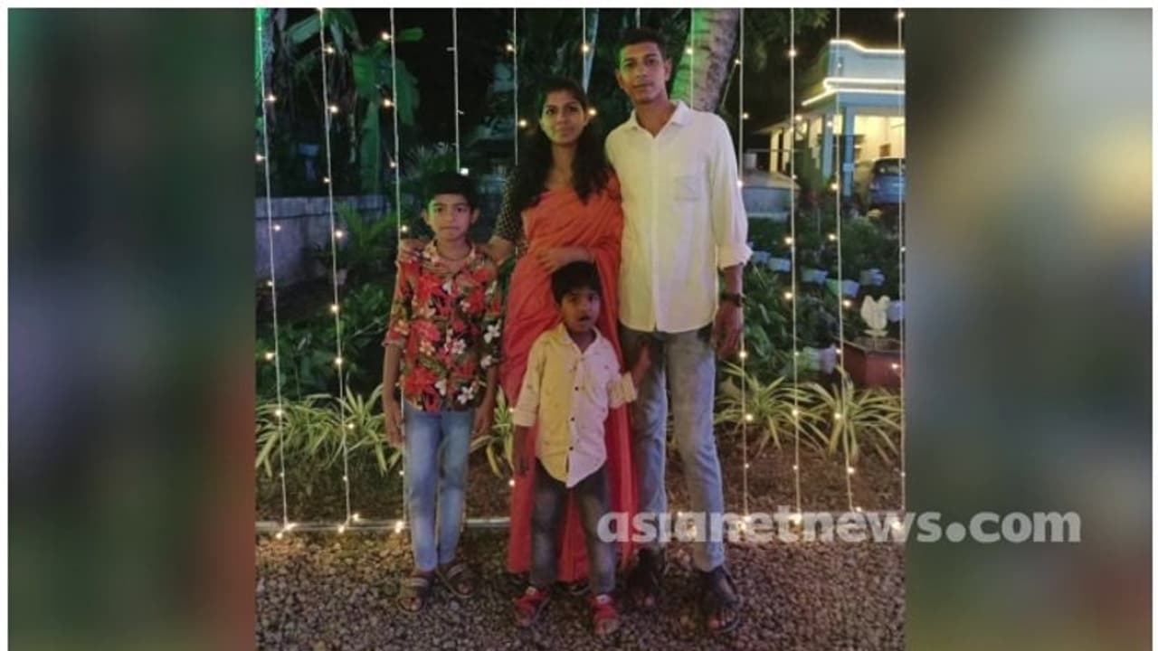 മരിച്ചവരെയും വിടാതെ ലോൺ ആപ്പുകൾ, നിജോയുടെ ഭാര്യയുടെ മോർഫ് ചെയ്ത ഫോട്ടോ ഇന്നും അയച്ചു, ഇപ്പോഴും ഭീഷണി മരിച്ചവരെയും വിടാതെ ലോൺ ആപ്പുകൾ, നിജോയുടെ ഭാര്യയുടെ മോർഫ് ചെയ്ത ഫോട്ടോ ഇന്നും അയച്ചു, ഇപ്പോഴും ഭീഷണി