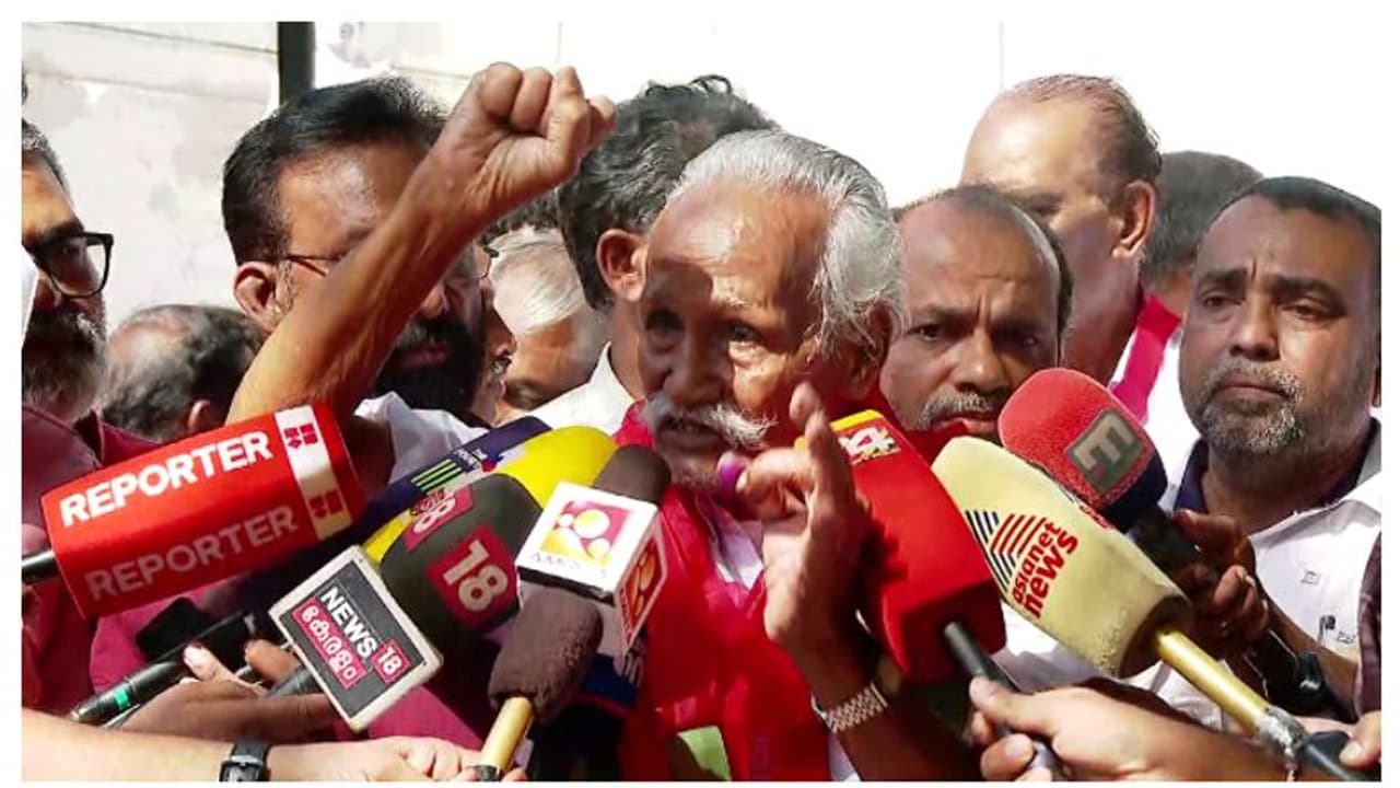 'പിണറായി സർക്കാർ മനുഷ്യരെ കൊല്ലുന്നത് മുയലിനെ കൊല്ലുംപോലെ, ജയിൽവാസം നീതി നിഷേധത്തോടുള്ള പോരാട്ടം': ഗ്രോ വാസു 'പിണറായി സർക്കാർ മനുഷ്യരെ കൊല്ലുന്നത് മുയലിനെ കൊല്ലുംപോലെ, ജയിൽവാസം നീതി നിഷേധത്തോടുള്ള പോരാട്ടം': ഗ്രോ വാസു