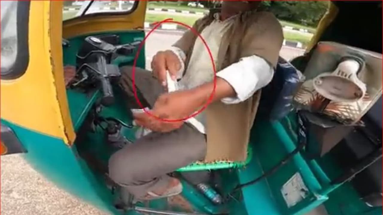 ಬೆಂಗಳೂರಿಗೆ ಆಗಮಿಸಿದ ಬಾಂಗ್ಲಾ ಜೋಡಿಗೆ ಆಟೋ ಚಾಲಕನ ವಂಚನೆ, ಕ್ಯಾಮೆರಾದಲ್ಲಿ ಕೈಚಳಕ ಸೆರೆ! ಬೆಂಗಳೂರಿಗೆ ಆಗಮಿಸಿದ ಬಾಂಗ್ಲಾ ಜೋಡಿಗೆ ಆಟೋ ಚಾಲಕನ ವಂಚನೆ, ಕ್ಯಾಮೆರಾದಲ್ಲಿ ಕೈಚಳಕ ಸೆರೆ!