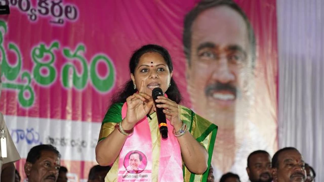 బీఆర్ఎస్ ఎమ్మెల్యే షకీల్‌పై దాడి .. 60 లక్షల మంది గులాబీ సైన్యం , తట్టుకోగలరా : కాంగ్రెస్ శ్రేణులపై కవిత ఫైర్