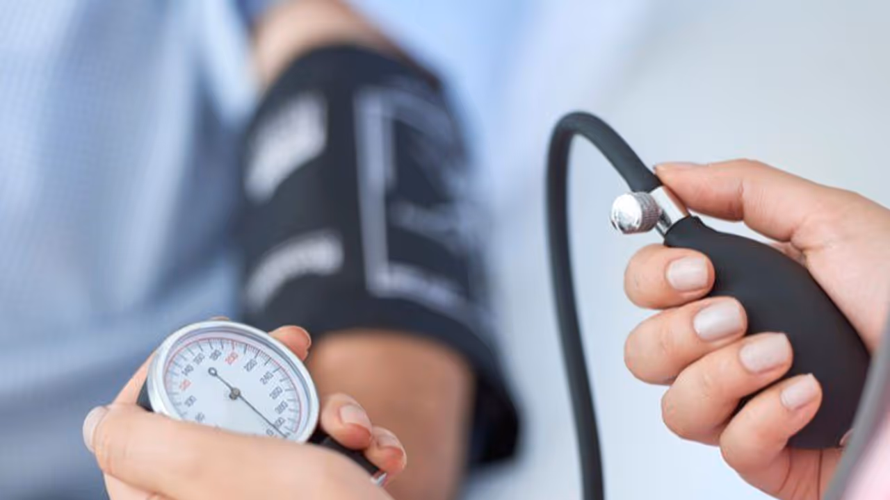 ബിപി കുറയ്ക്കാൻ രാവിലെ പതിവായി ചെയ്യാവുന്ന കാര്യങ്ങള്... ബിപി കുറയ്ക്കാൻ രാവിലെ പതിവായി ചെയ്യാവുന്ന കാര്യങ്ങള്...