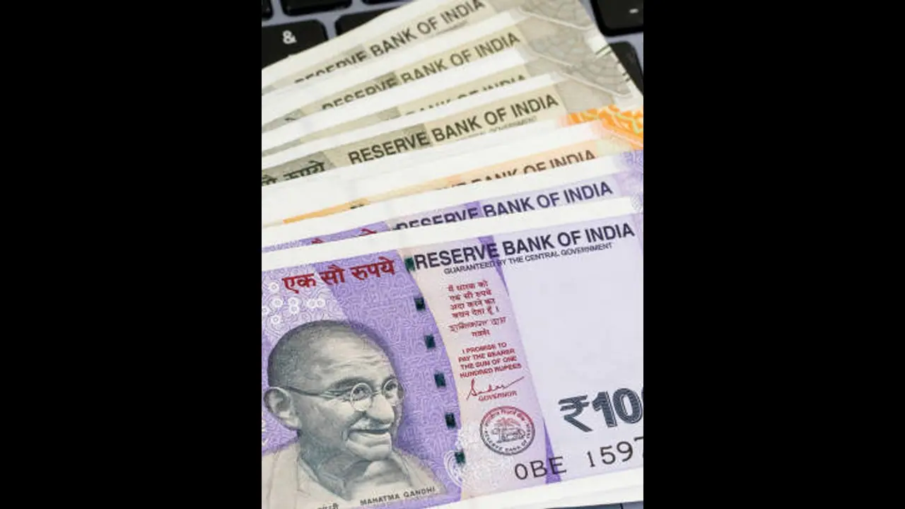 குடும்பத் தலைவிகளுக்கு ரூ.10000: முதல்வர் அசத்தல் அறிவிப்பு!