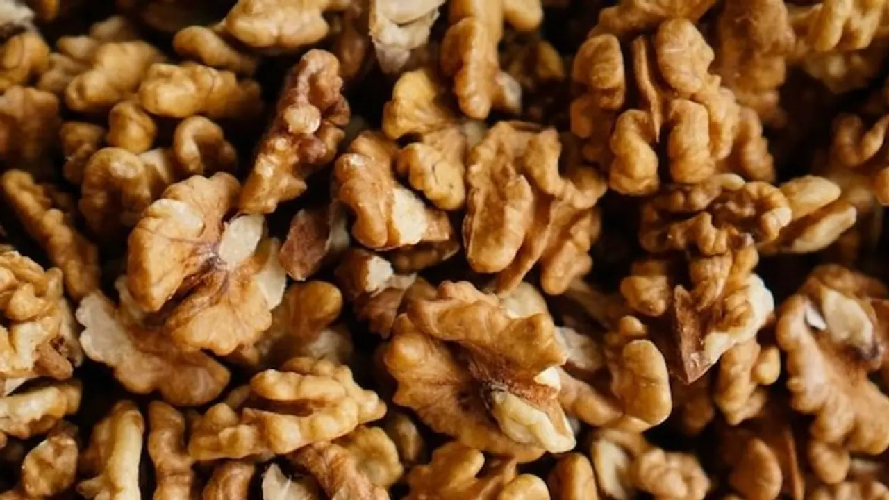 Health: 5 dangerous effects of excessive Walnut consumption Health: 5 dangerous effects of excessive Walnut consumption