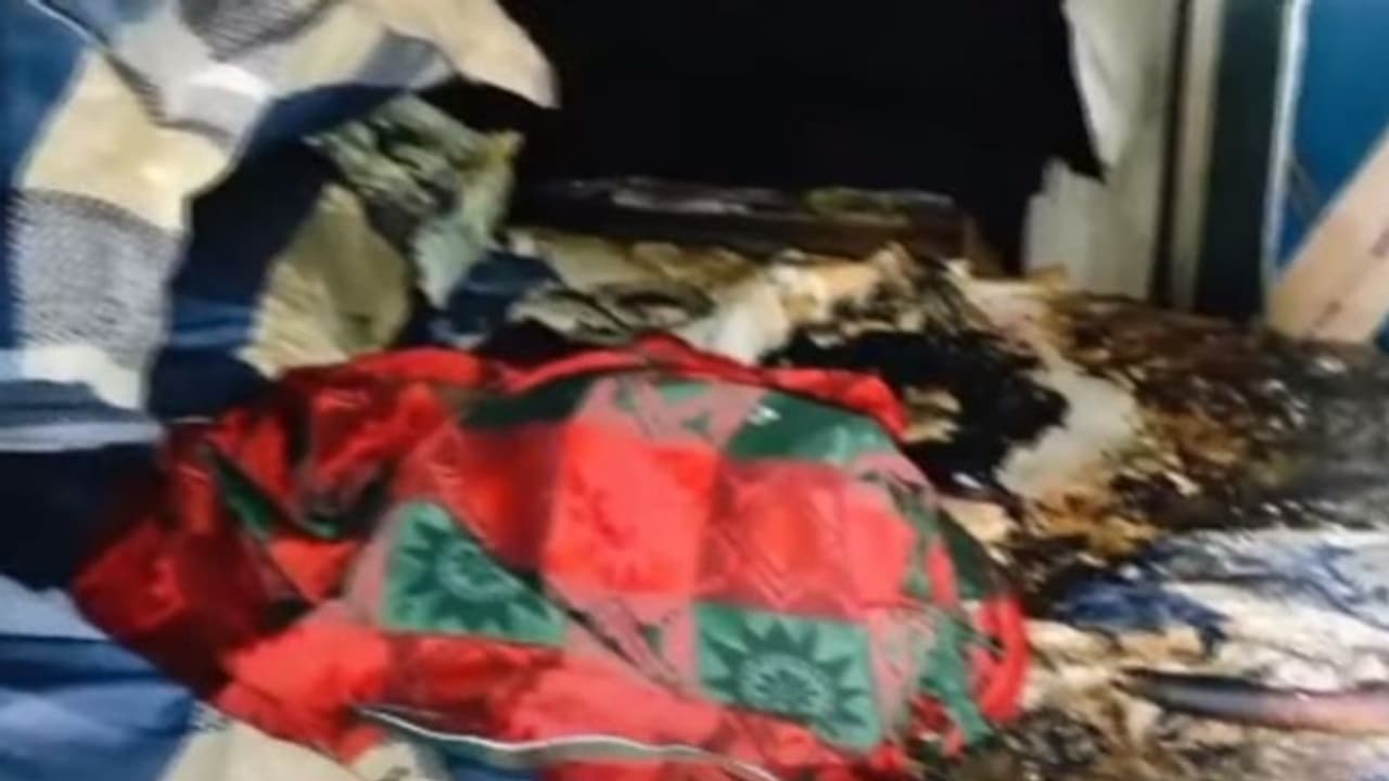 കുടുംബ വഴക്ക്; മകന്റെ കുടുംബത്തെ പെട്രോള് ഒഴിച്ച് തീ കൊളുത്തി പിതാവ്, ശേഷം ആത്മഹത്യ ശ്രമം കുടുംബ വഴക്ക്; മകന്റെ കുടുംബത്തെ പെട്രോള് ഒഴിച്ച് തീ കൊളുത്തി പിതാവ്, ശേഷം ആത്മഹത്യ ശ്രമം