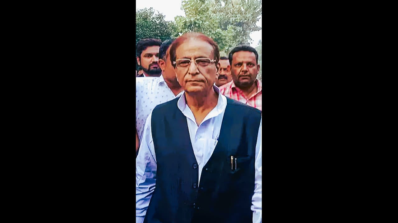 Azam Khan: నన్ను ఎన్కౌంటర్ చేస్తారేమో..? : ఎస్పీ మాజీ మంత్రి సంచలన వ్యాఖ్యలు Azam Khan: నన్ను ఎన్కౌంటర్ చేస్తారేమో..? : ఎస్పీ మాజీ మంత్రి సంచలన వ్యాఖ్యలు