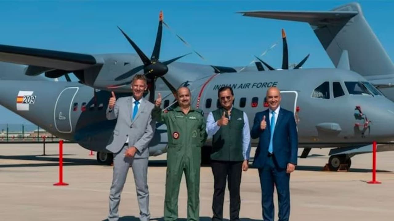 ಭಾರತೀಯ ವಾಯುಪಡೆಗೆ ಸ್ಪೇನ್ನಿಂದ 56 C 295 ವಿಮಾನ ಹಸ್ತಾಂತರ ಭಾರತೀಯ ವಾಯುಪಡೆಗೆ ಸ್ಪೇನ್ನಿಂದ 56 C 295 ವಿಮಾನ ಹಸ್ತಾಂತರ