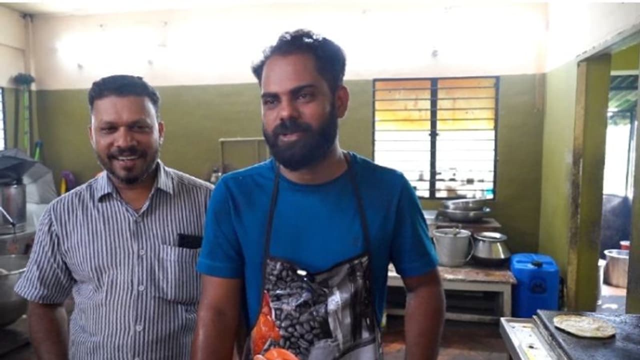 പൊറോട്ടയടിയും ഗവേഷണവും ഒരേ ക്യാമ്പസില്; പഠനവും ഉപജീവനവും ഒരുമിച്ച് കൊണ്ടുപോകുന്ന ഈ വിദ്യാര്ത്ഥിയെ അറിയാം പൊറോട്ടയടിയും ഗവേഷണവും ഒരേ ക്യാമ്പസില്; പഠനവും ഉപജീവനവും ഒരുമിച്ച് കൊണ്ടുപോകുന്ന ഈ വിദ്യാര്ത്ഥിയെ അറിയാം