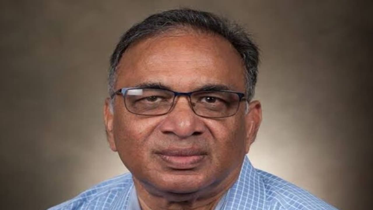 టాలీవుడ్ లో విషాదం, ప్రముఖ నిర్మాత గోగినేని ప్రసాద్ కన్నుమూత,.. టాలీవుడ్ లో విషాదం, ప్రముఖ నిర్మాత గోగినేని ప్రసాద్ కన్నుమూత,..