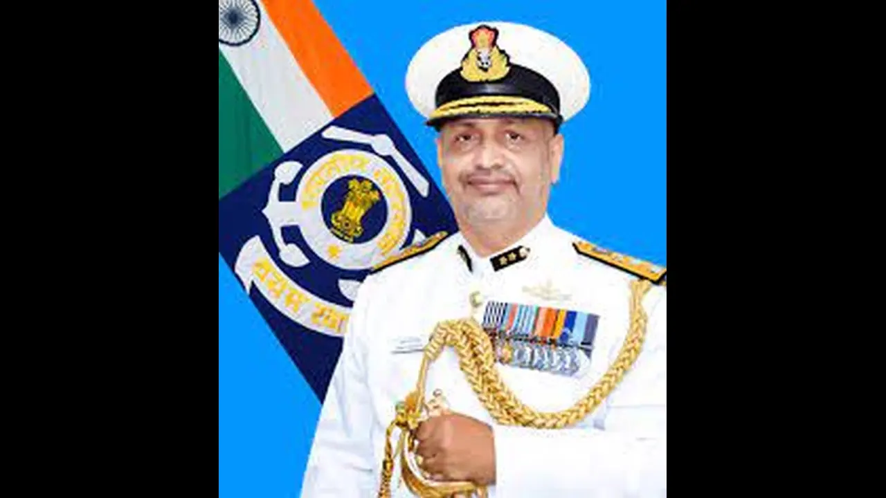 ಇಂಡಿಯನ್ ಕೋಸ್ಟ್ಗಾರ್ಡ್ ಇಂದು ಸಾಕಷ್ಟು ಪ್ರಬಲವಾಗಿ ಬೆಳೆದಿದೆ;: ಮನೋಜ ಬಾಡಕರ ಇಂಡಿಯನ್ ಕೋಸ್ಟ್ಗಾರ್ಡ್ ಇಂದು ಸಾಕಷ್ಟು ಪ್ರಬಲವಾಗಿ ಬೆಳೆದಿದೆ;: ಮನೋಜ ಬಾಡಕರ