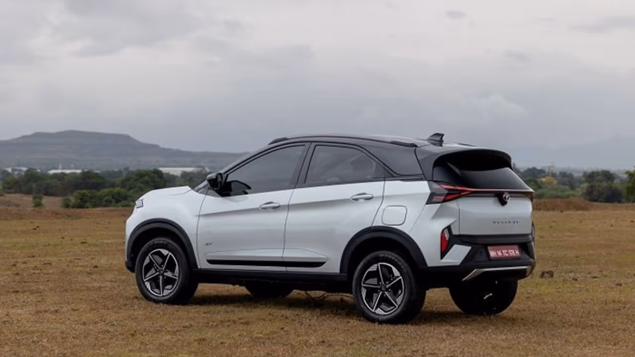 ആരും സഞ്ചരിക്കാത്ത വഴികളിലൂടെ ടാറ്റയുടെ സഞ്ചാരം, അന്തംവിട്ട് വാഹനലോകം! ആരും സഞ്ചരിക്കാത്ത വഴികളിലൂടെ ടാറ്റയുടെ സഞ്ചാരം, അന്തംവിട്ട് വാഹനലോകം!