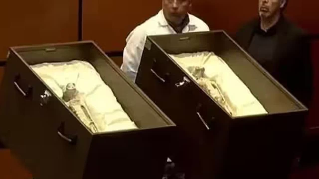 அப்போ அதெல்லாம் உண்மையா? 3 விரல்கள் கொண்ட ஏலியன்ஸ்? காட்சிக்கு வைக்கப்பட்ட 1000ம் ஆண்டு பழமையான சடலங்கள்! அப்போ அதெல்லாம் உண்மையா? 3 விரல்கள் கொண்ட ஏலியன்ஸ்? காட்சிக்கு வைக்கப்பட்ட 1000ம் ஆண்டு பழமையான சடலங்கள்!