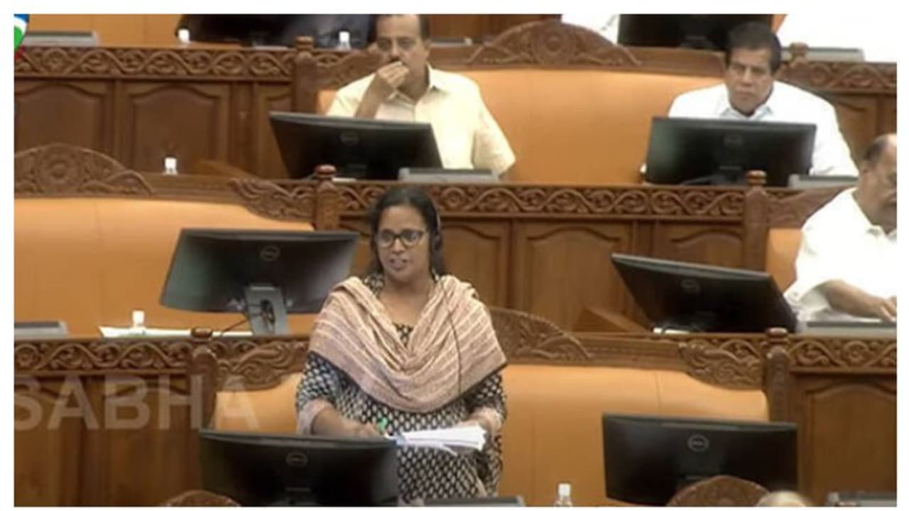 മോദിയുടെ സഭയിലാണോ ഇരിക്കുന്നത് എന്ന് തോന്നിപ്പോയി, ഇത്ര അസഹിഷ്ണുത എന്തിന്?; സ്പീക്കറോട് കെകെ രമ മോദിയുടെ സഭയിലാണോ ഇരിക്കുന്നത് എന്ന് തോന്നിപ്പോയി, ഇത്ര അസഹിഷ്ണുത എന്തിന്?; സ്പീക്കറോട് കെകെ രമ