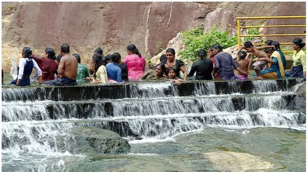 നല്ല കിടിലൻ റീൽസിനുള്ള വകയുണ്ടേ..! വെറും 20 രൂപയ്ക്ക് കിടിലൻ ഒരു സ്പോട്ട് കാണാം, വൻ ഹിറ്റായി മീൻപിടിപ്പാറ നല്ല കിടിലൻ റീൽസിനുള്ള വകയുണ്ടേ..! വെറും 20 രൂപയ്ക്ക് കിടിലൻ ഒരു സ്പോട്ട് കാണാം, വൻ ഹിറ്റായി മീൻപിടിപ്പാറ