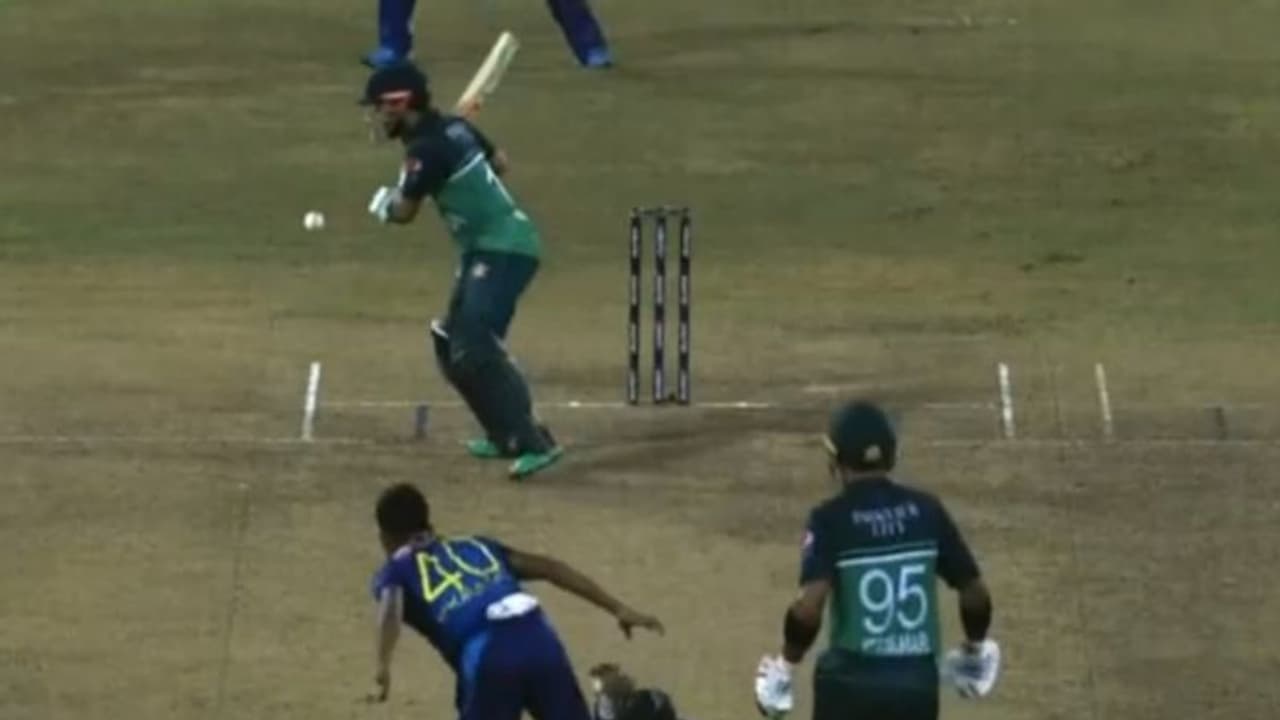 Sri Lanka vs Pakistan, Wide: இதெல்லாம் வைடா, நீயெல்லாம் ஒரு நடுவரா? கோபம் கொண்ட இலங்கை ரசிகர்கள்!