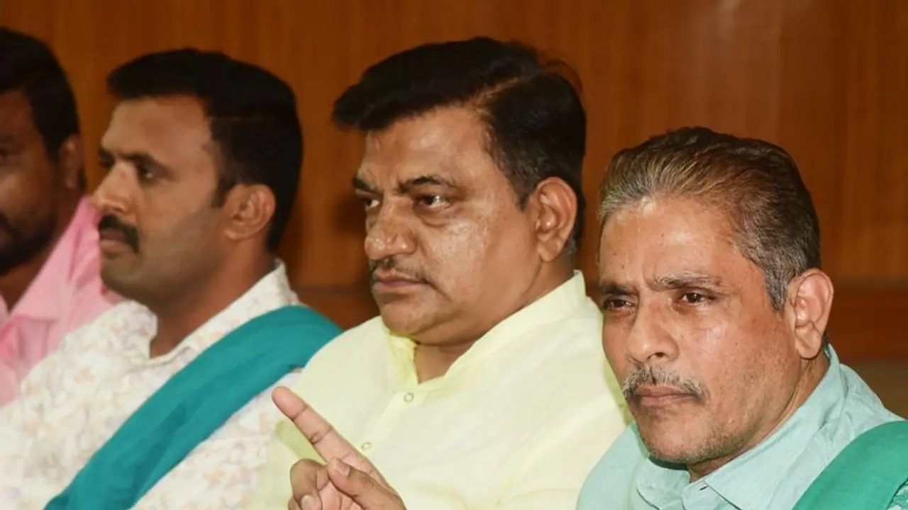 ಕೊಬ್ಬರಿ ಬೆಂಬಲ ಬೆಲೆ ಹೆಚ್ಚಳಕ್ಕೆ ಆಗ್ರಹಿಸಿ ಅ. 4 ರಂದು ವಿಧಾನಸೌಧ ಮುತ್ತಿಗೆ ಕೊಬ್ಬರಿ ಬೆಂಬಲ ಬೆಲೆ ಹೆಚ್ಚಳಕ್ಕೆ ಆಗ್ರಹಿಸಿ ಅ. 4 ರಂದು ವಿಧಾನಸೌಧ ಮುತ್ತಿಗೆ