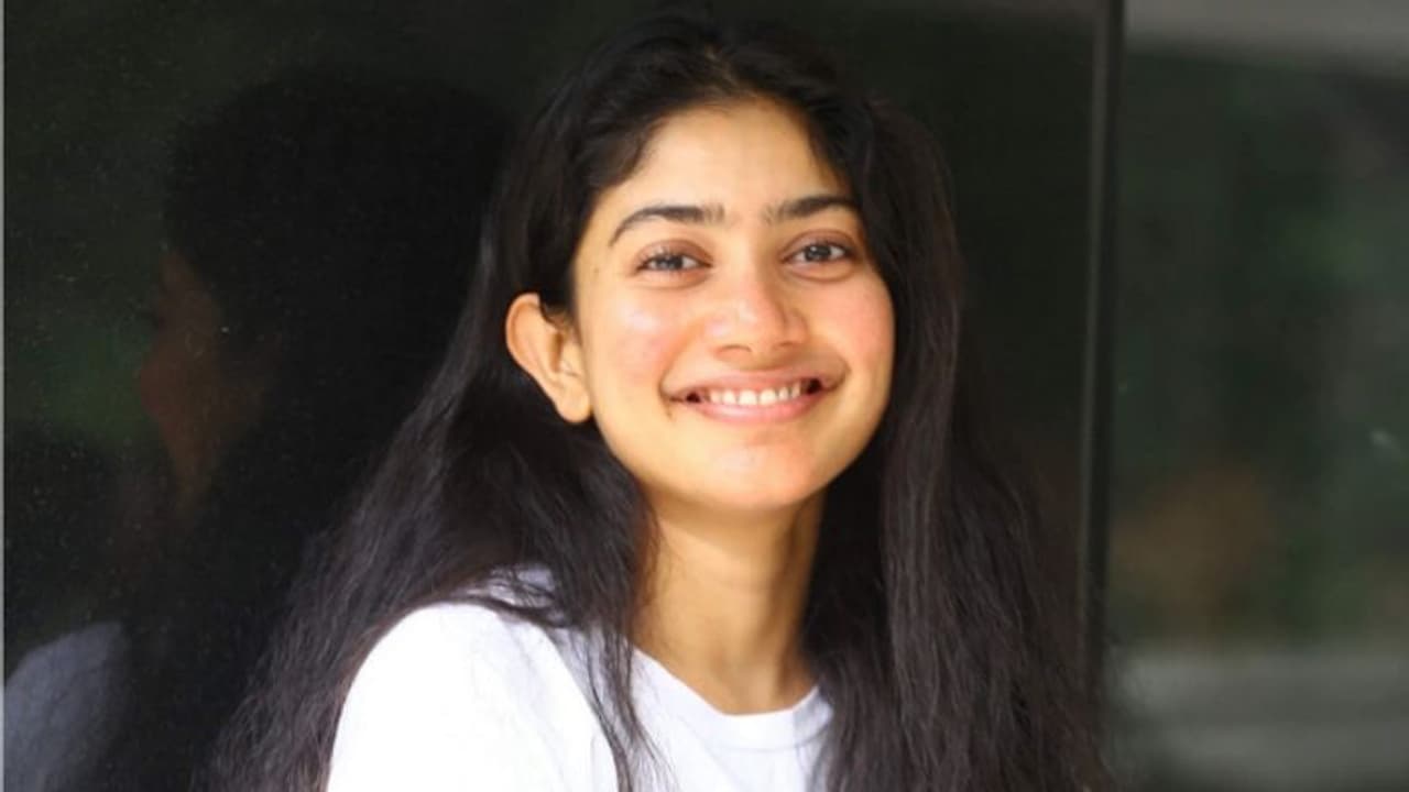 നയൻതാരയ്ക്ക് പിന്നാലെ സായ് പല്ലവിയും, ബോളിവുഡില് ഇനി തെന്നിന്ത്യൻ നടിമാരുടെ കാലം നയൻതാരയ്ക്ക് പിന്നാലെ സായ് പല്ലവിയും, ബോളിവുഡില് ഇനി തെന്നിന്ത്യൻ നടിമാരുടെ കാലം