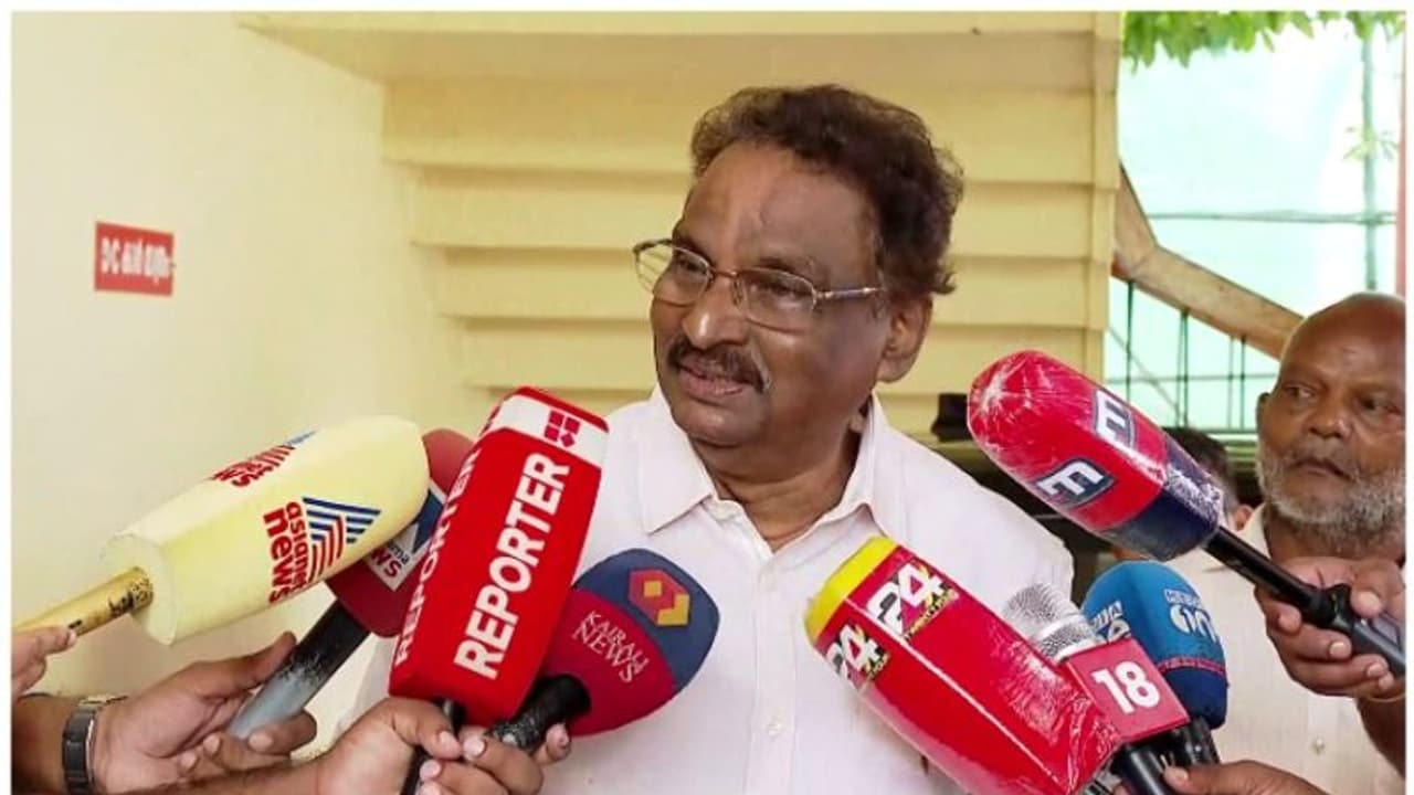 സോളാർ ഗൂഢാലോചന അന്വേഷിക്കണമെന്ന ആവശ്യം; യുഡിഎഫ് മലർന്നു കിടന്ന് തുപ്പുന്നുവെന്ന് എകെ ബാലൻ സോളാർ ഗൂഢാലോചന അന്വേഷിക്കണമെന്ന ആവശ്യം; യുഡിഎഫ് മലർന്നു കിടന്ന് തുപ്പുന്നുവെന്ന് എകെ ബാലൻ