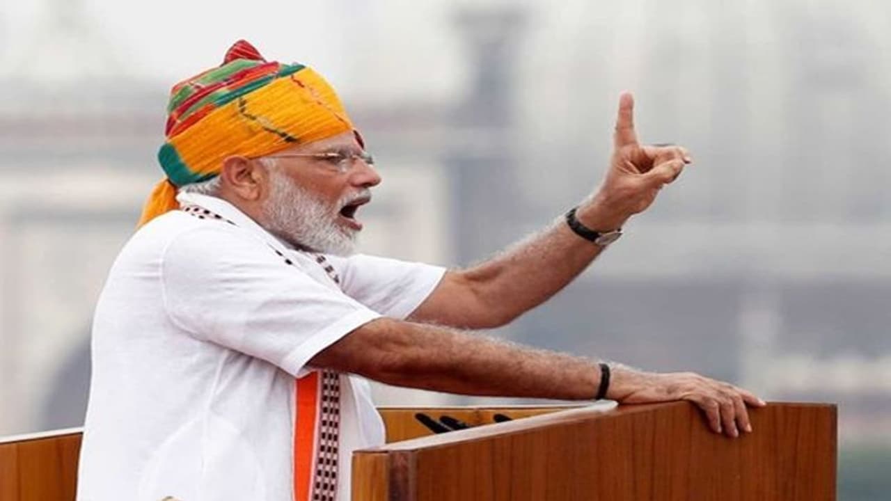 டீ கடை டூ செங்கோட்டை: பிரதமர் மோடி அரசியல் பயணம்! டீ கடை டூ செங்கோட்டை: பிரதமர் மோடி அரசியல் பயணம்!