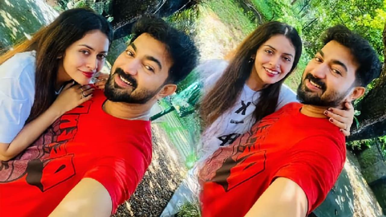 പ്രണയിച്ച് കൊതി തീരാത്ത യുവമിഥുനങ്ങളെ പോല്‍ ധന്യ മേരി വർഗീസും ജോൺ ജേക്കബും