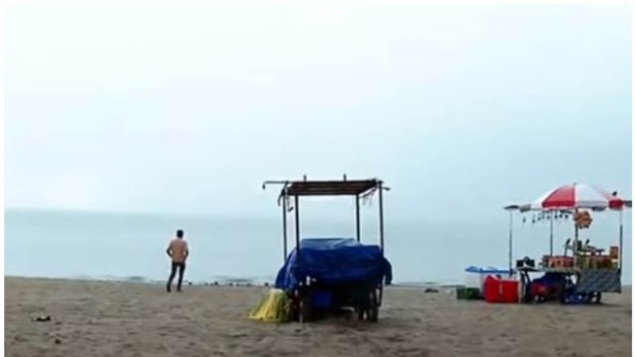 കോഴിക്കോട് ജില്ലയിൽ ക്വാറി പ്രവർത്തനം നിർത്താൻ ഉത്തരവ്; ബീച്ചുകളിലേക്കും വെള്ളച്ചാട്ടങ്ങളിലേക്കും പ്രവേശനമില്ല കോഴിക്കോട് ജില്ലയിൽ ക്വാറി പ്രവർത്തനം നിർത്താൻ ഉത്തരവ്; ബീച്ചുകളിലേക്കും വെള്ളച്ചാട്ടങ്ങളിലേക്കും പ്രവേശനമില്ല