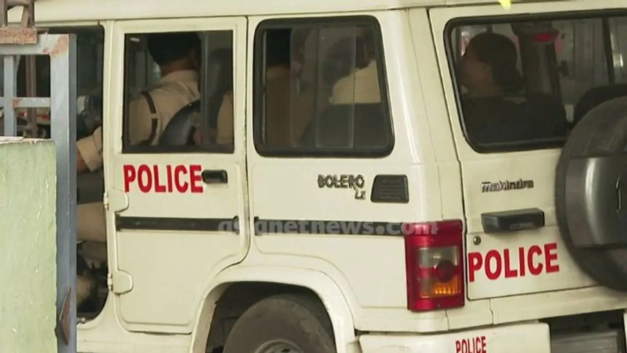 പണം വച്ച് ചീട്ടുകളി; 13 പേര്‍ പിടിയില്‍