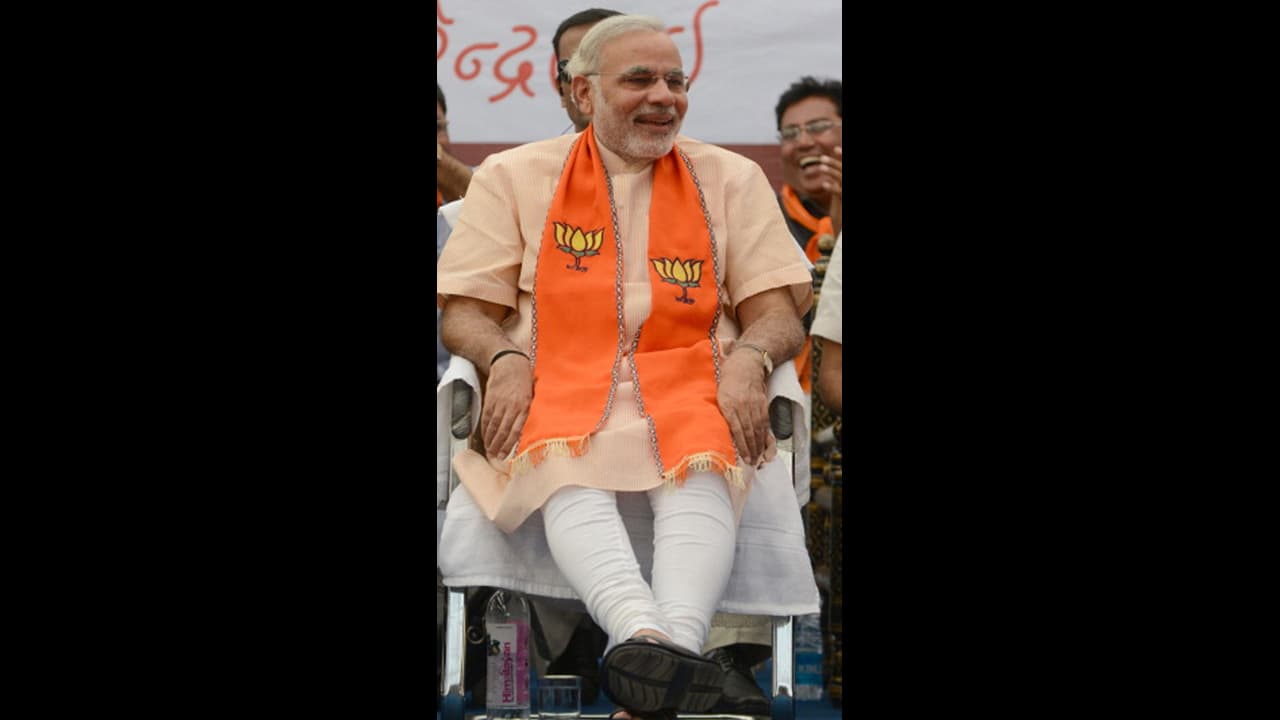 அகண்ட பாரதத்தின் அதிபர்.. தமிழகத்திலும் சனாதன ஆட்சி.. பிரதமர் மோடியின் பிறந்தநாள் போஸ்டரால் சர்ச்சை