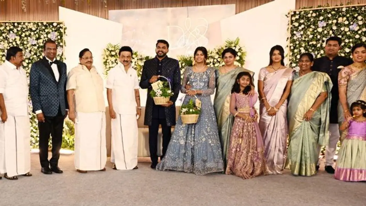 பால் தினகரன் இல்ல திருமண விழாவிற்கு வந்த முதலமைச்சர் ஸ்டாலின் ஆச்சரியப்படுத்திய மணமக்கள் !!