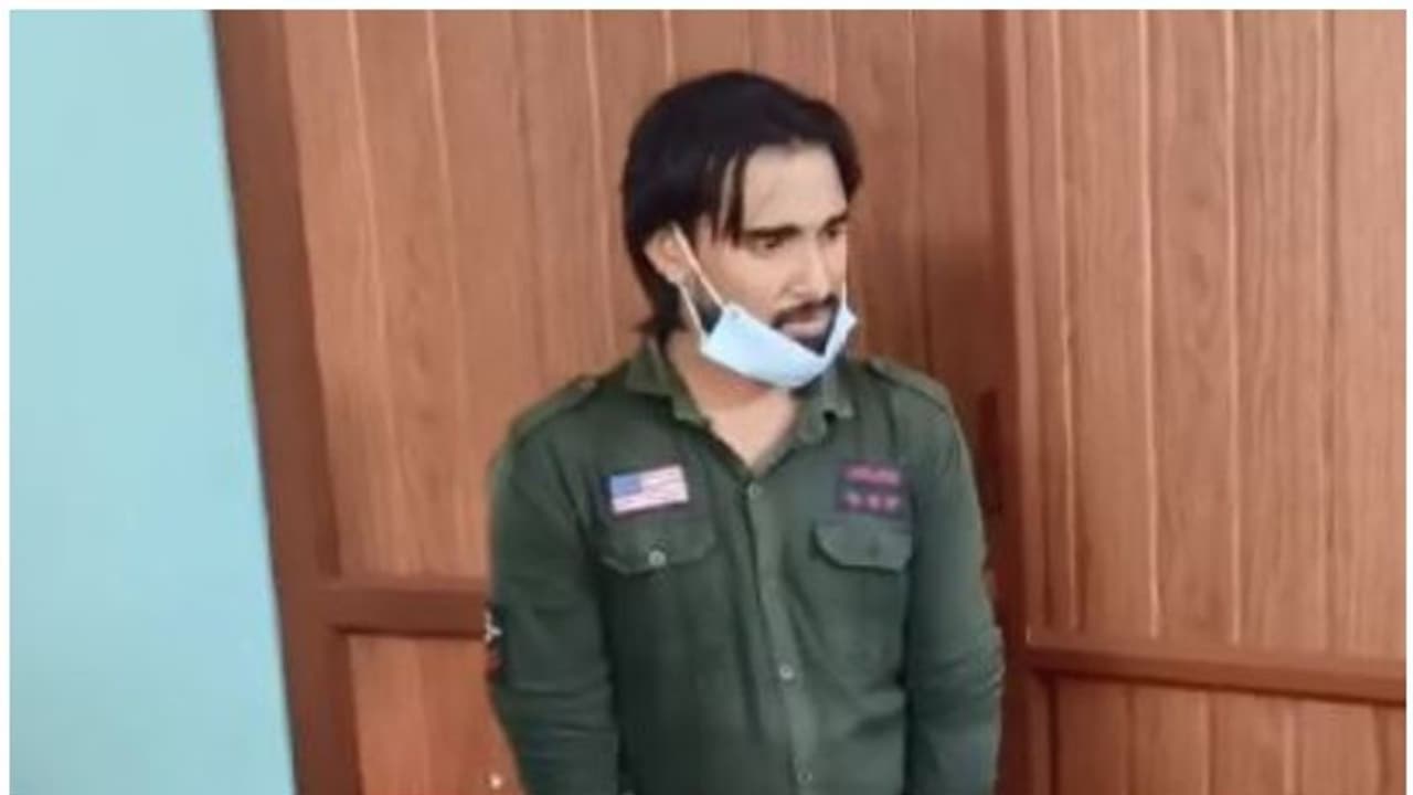 ട്യൂഷന് പോകുകയായിരുന്ന കുട്ടിയ തടഞ്ഞ് നിർത്തി, പീഡിപ്പിക്കാൻ ശ്രമിച്ചു; അതിഥി തൊഴിലാളി അറസ്റ്റിൽ ട്യൂഷന് പോകുകയായിരുന്ന കുട്ടിയ തടഞ്ഞ് നിർത്തി, പീഡിപ്പിക്കാൻ ശ്രമിച്ചു; അതിഥി തൊഴിലാളി അറസ്റ്റിൽ